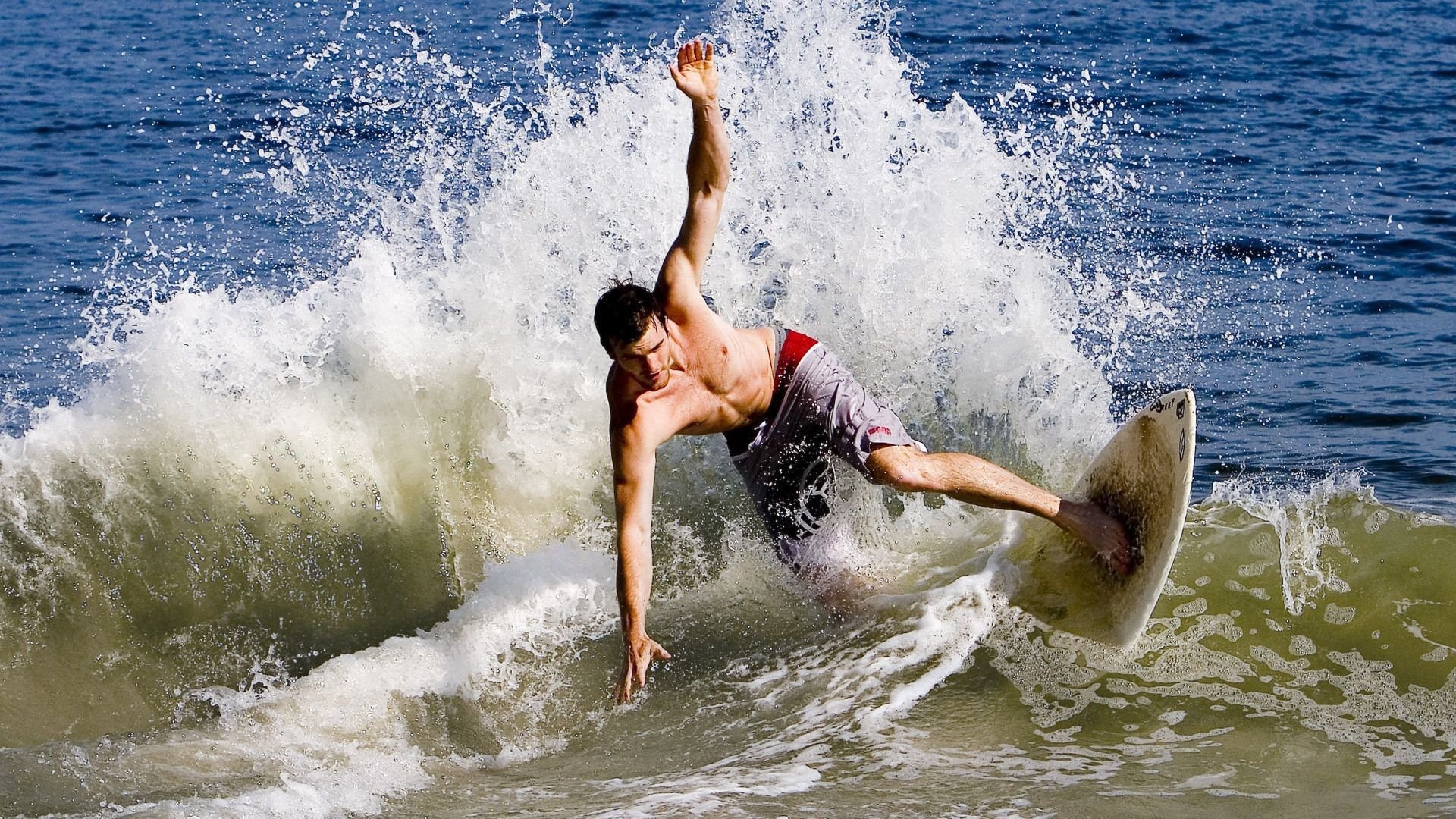 足球产业融合创新推动行业全面发展，足球产业经济